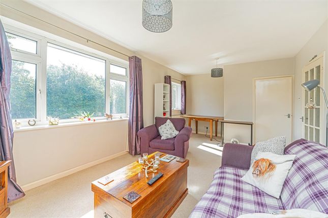 9, Cranmer Court, Hampton Hill photo 4