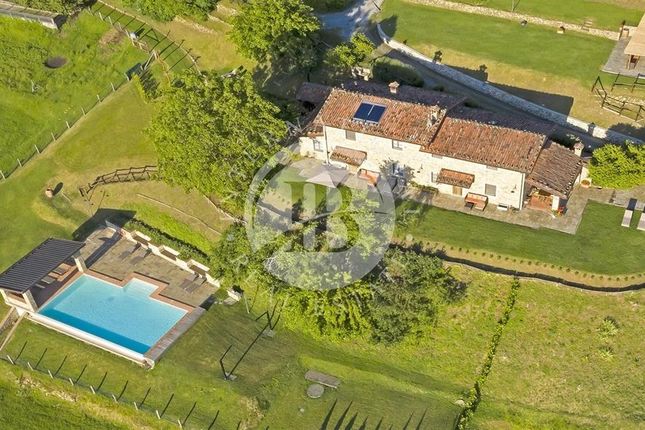 Villa for sale in Castelnuovo Di Garfagnana, Tuscany, 55032, Italy