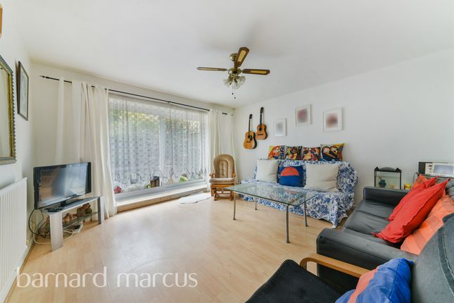 Flat for sale in Wood Vale, London