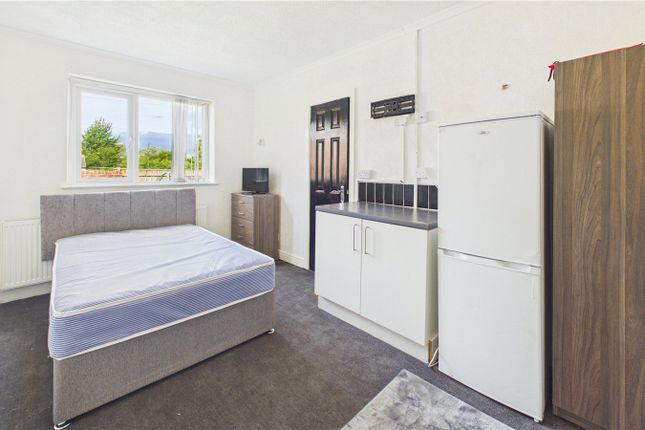 Room 13, 23-25, The Crescent, Middlesbrough photo 2
