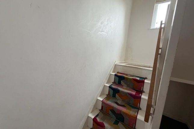 4 Lombardy Rise, Leicester photo 4