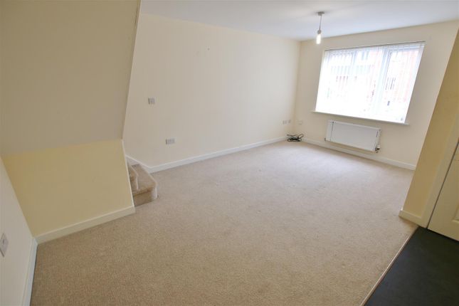 28, Chandlers Close, Chorley photo 4