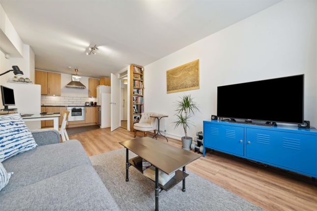 Thumbnail Flat to rent in Barrington Road, London