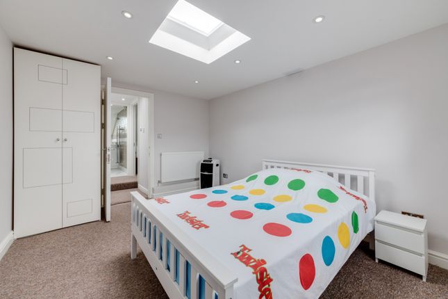 Terraced house to rent in Hawkslade Road, London