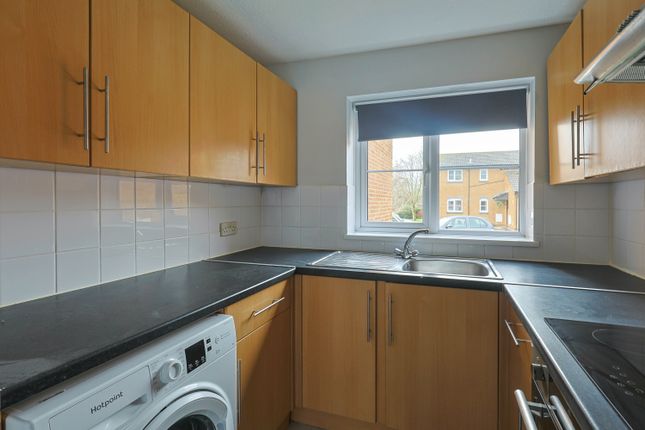 25, Aldworth Close, Bracknell photo 2