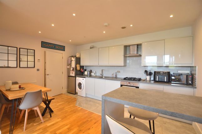 Flat 45, Oak House, Harvest Crescent, Fleet photo 4