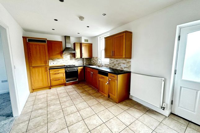 Town house for sale in St. Margarets Street, Rochester