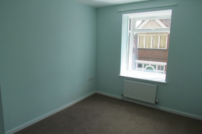 Flat to rent in The Courtyard, The Broadway, Wickford