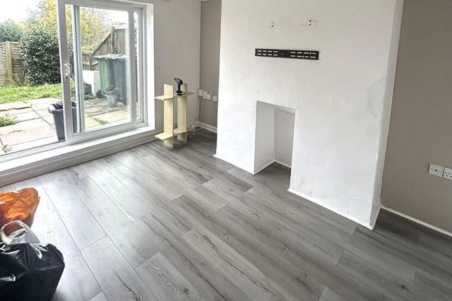 Lower Flat, 160, Park Road, Cowes photo 2
