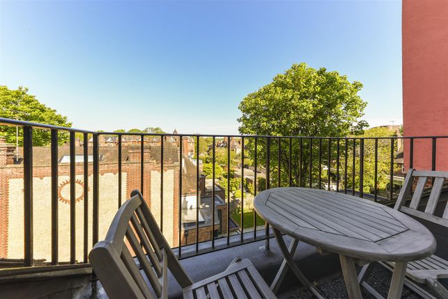 Flat 4, 12, Ornan Road, London photo 3