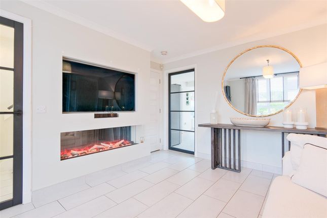 3, Howatston Court, Livingston photo 4