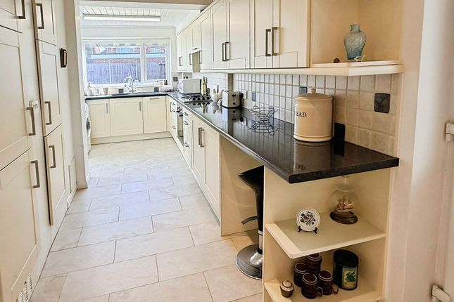 15 Coombe Rise, Leicester photo 2