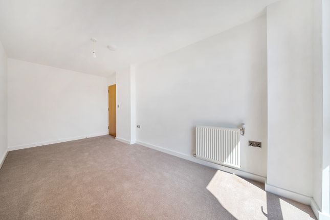 L&Q SO - Flat 14, Portway House 2A,, Ossory Road, London photo 3