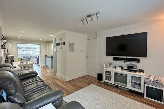 12, Bucklebury Close, Maidenhead photo 3