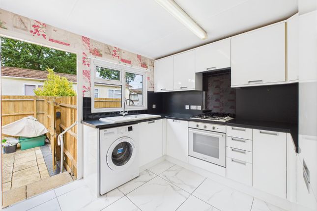 1 First Avenue, Garston Park, Reading photo 2