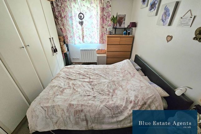 14, Lupin Close, West Drayton photo 5