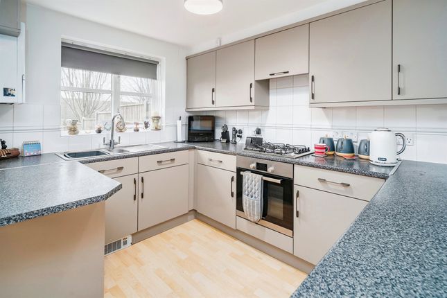Town house for sale in Plomer Avenue, Hoddesdon