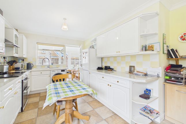 8, Halifax Close, York photo 2