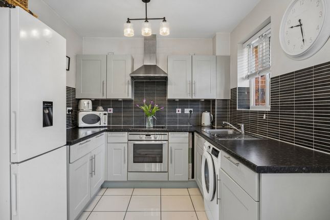 14, Kiln Way, Dunstable photo 3
