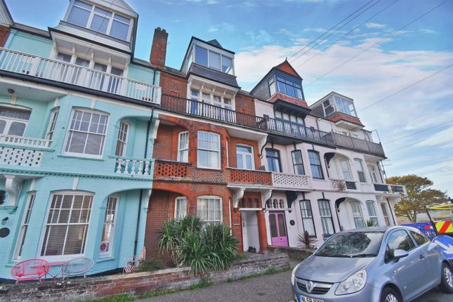 Flat to rent in Beach Road, Cromer