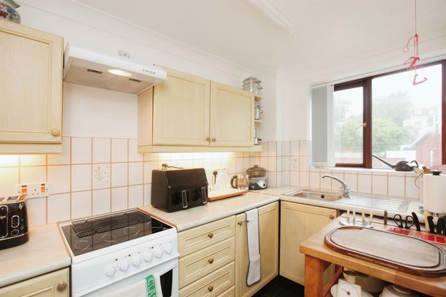 Flat 13, Walnut Court, 10, Walnut Road, Torquay photo 4