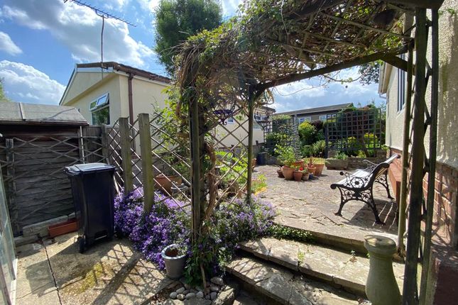 6, The Elms, Loughton photo 2