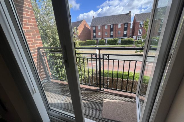 Flat to rent in Rockford Gardens, Chapelford