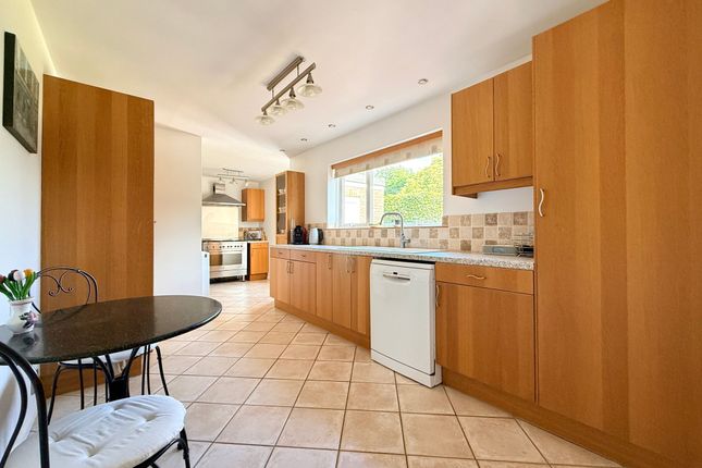 13 Colton Road, Swindon photo 4