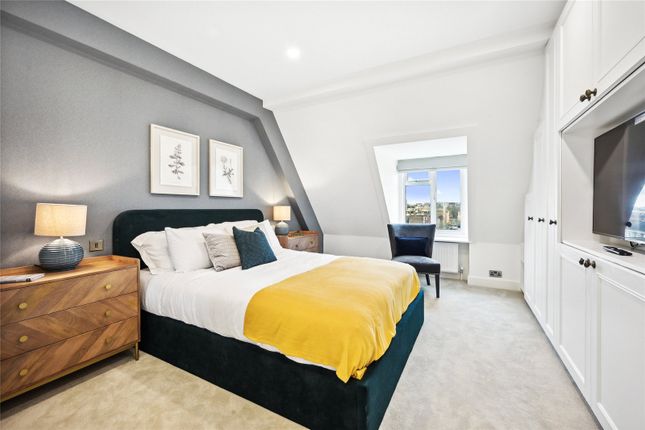 Flat to rent in George Street, London