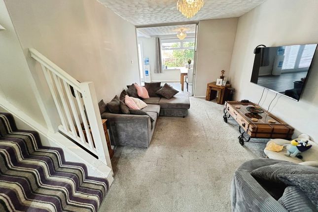 4, Carlton Close, Bolton photo 2