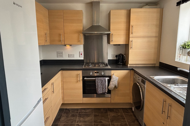 Greensleeves Drive, Aylesbury, Buckinghamshire photo 4