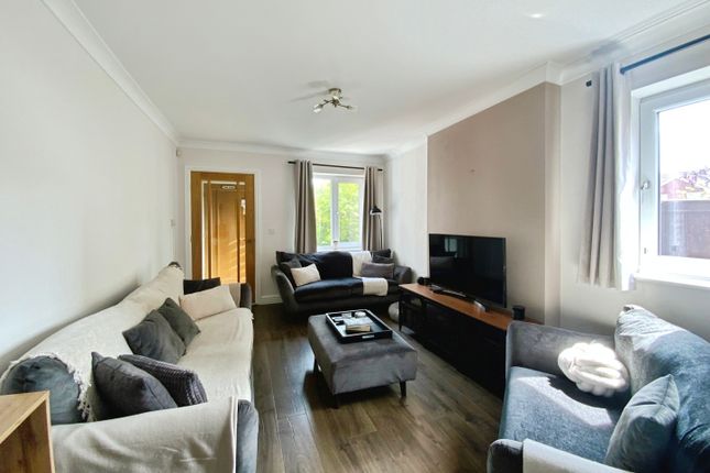11, Holmfield, Lincoln photo 3