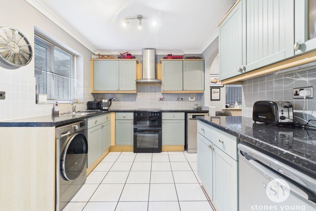 15 The Dales, Blackburn photo 3