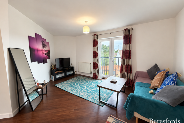 6, Tabor Court, Braintree photo 2