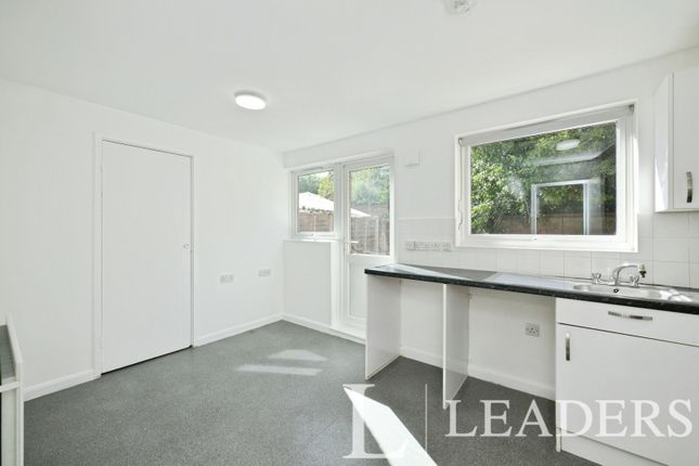 27, Broadoaks, Essex photo 4