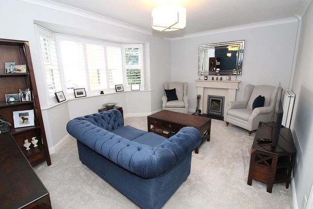 12, Quebec Close, Horley photo 3