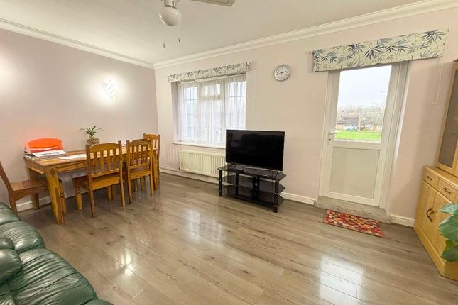 5 Eastham Crescent, Brentwood photo 2