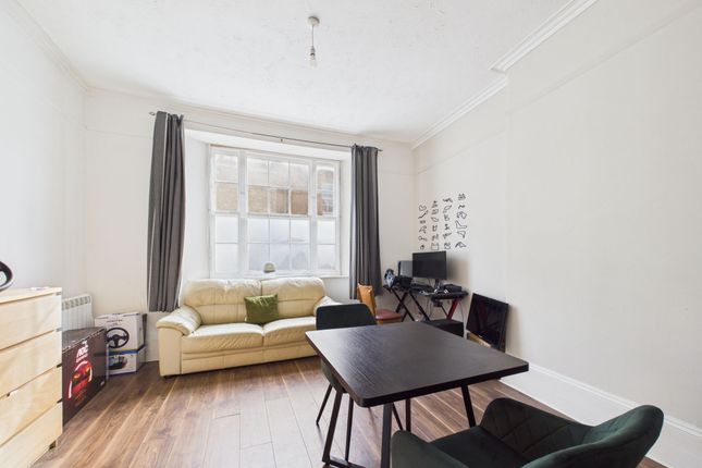 Flat 1, 20 Park Street, Towcester photo 3