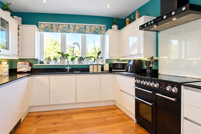 14, Firmount Close, Lymington photo 3