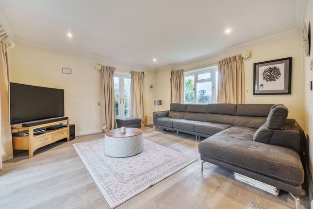 Manor Grove, Maidenhead photo 2
