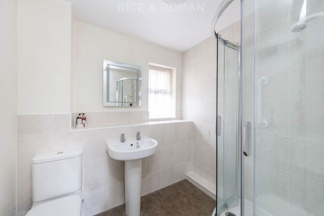 40, Pitson Close, Addlestone photo 4