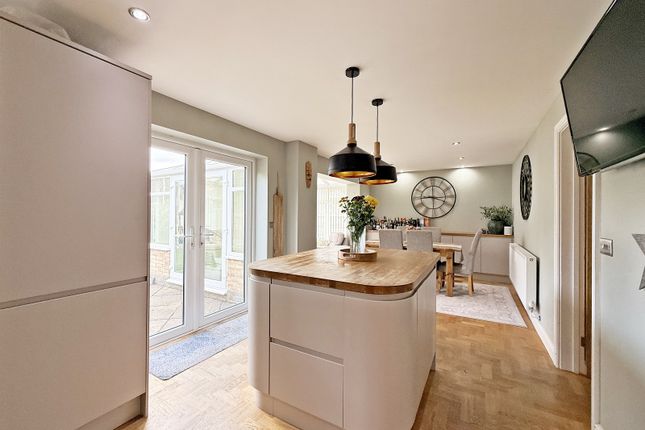 3, Clos Gwernen, Pontyclun photo 3