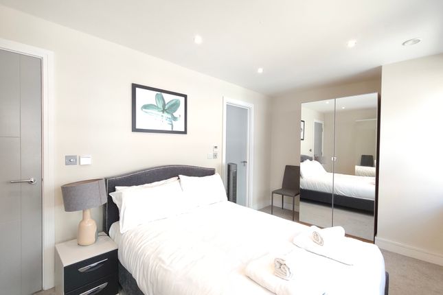 Flat 14 Walpole Court, Ealing Green, Ealing photo 4