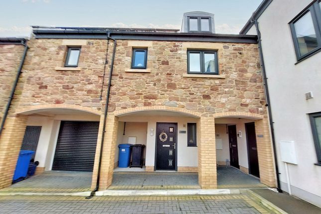 Town house for sale in South Street, Seahouses
