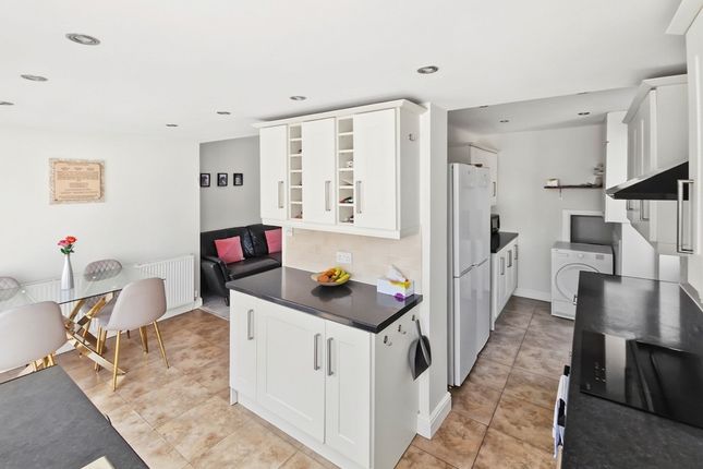2 Dovedale Avenue, Manchester photo 2