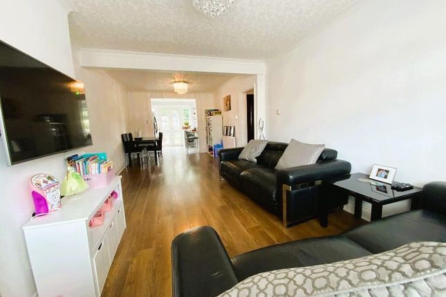 118 Benhurst Avenue, Elm Park, Hornchurch photo 3