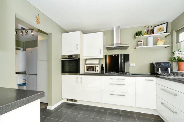 Churchill Close, Calne photo 3