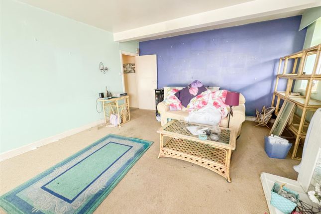 Flat 4, 1 Beach Towers, West Parade, Bexhill-On-Sea photo 4