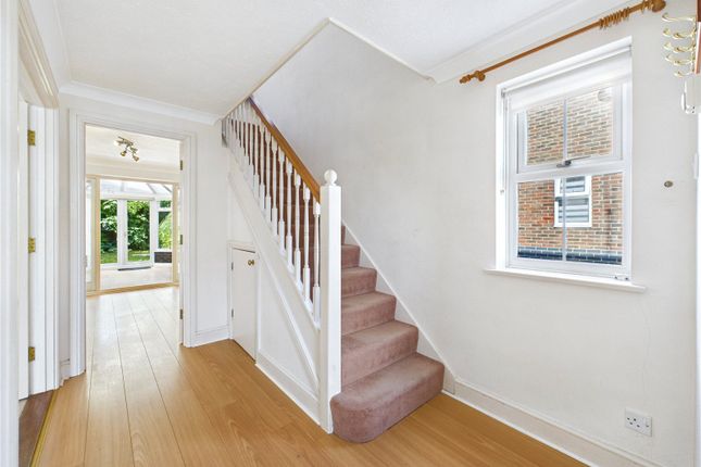 5, Sawkins Close, Colchester photo 3