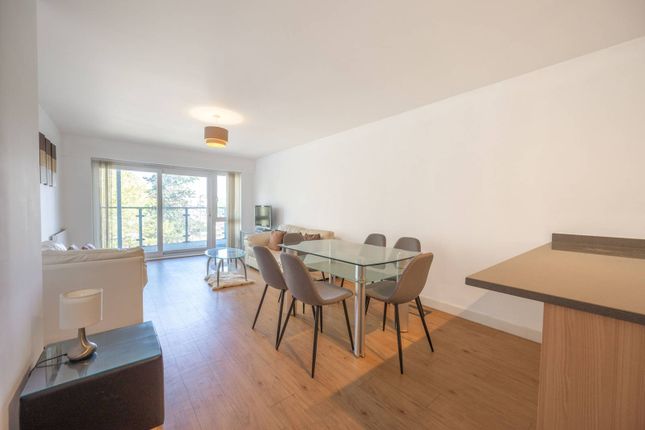 Flat to rent in Heritage Avenue, Colindale, London
